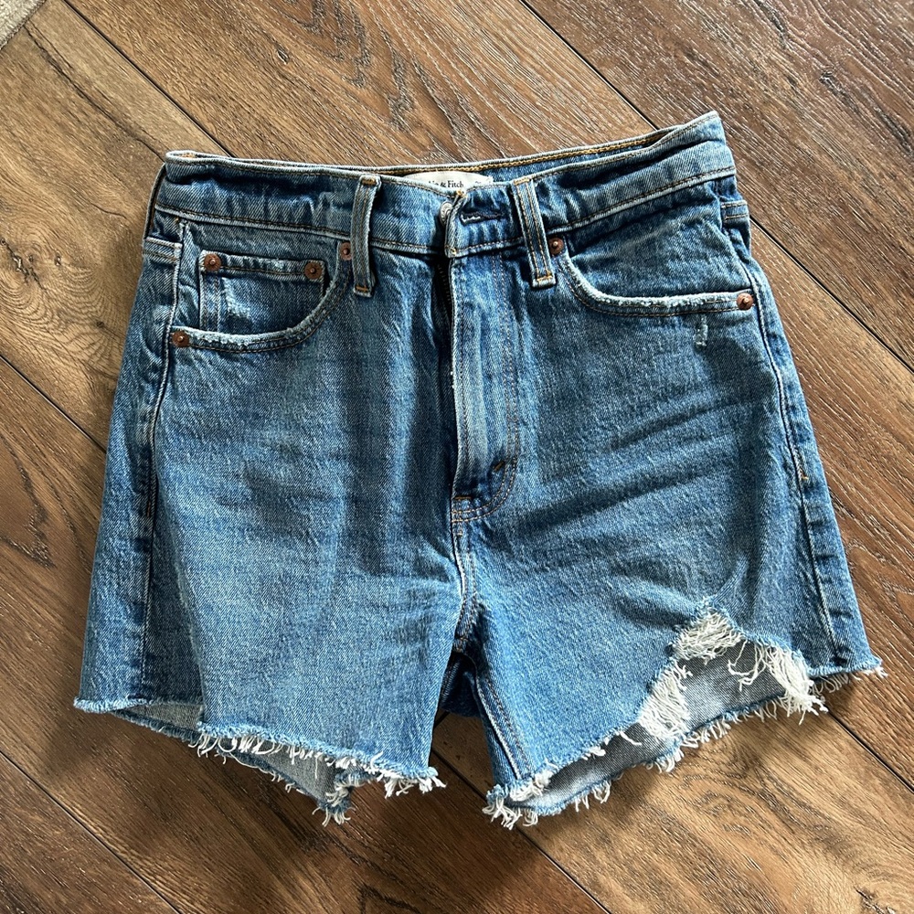 Abercrombie & Fitch 4” high rise mom shorts 0/25